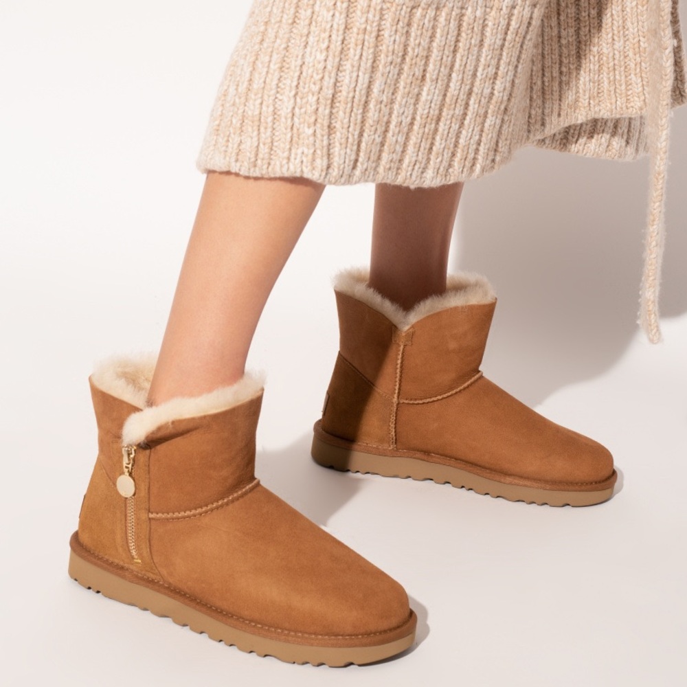 CLEARANCE!! NWT UGG Bailey Mini Zip Shearling Booties Sz8 & Sz9